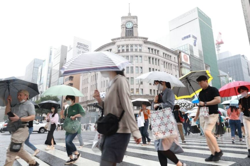 Tsuyu temporada de chuvas de verão no Japão e regras para usar guarda chuva
