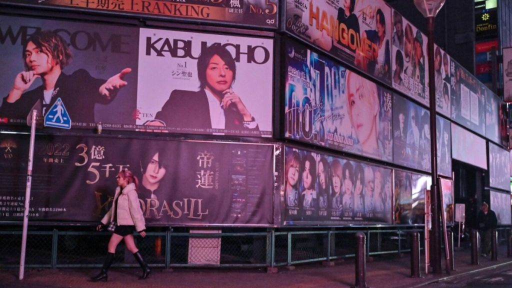 Clubes de hostess no Japão em meio a polêmicas de abusos