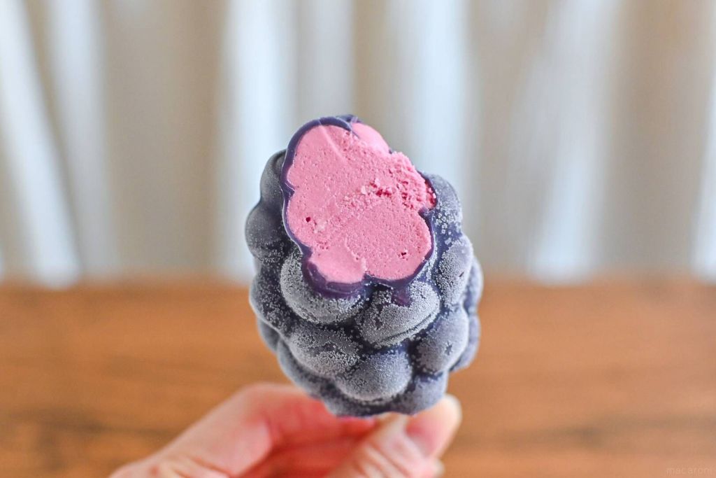 Textura sorbet com caca de chocolate branco de sorvete 3d do Japão