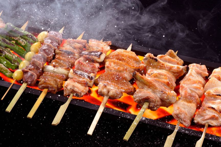 Cortes de Yakitori japonês
