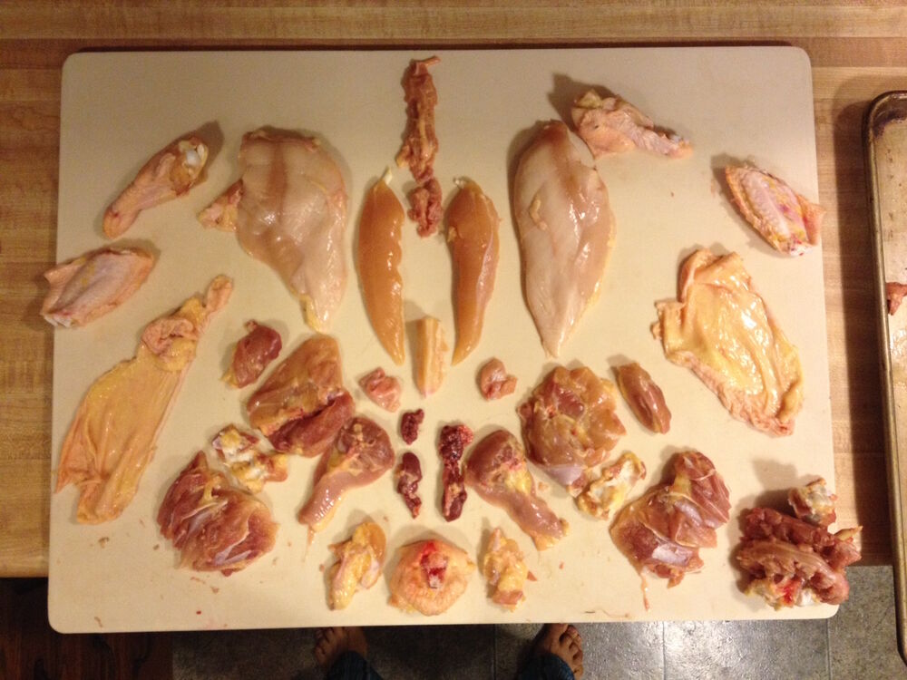 Cortes de frango para Yakitori japonês costumam usar o frango todo para não desperdiçar nada