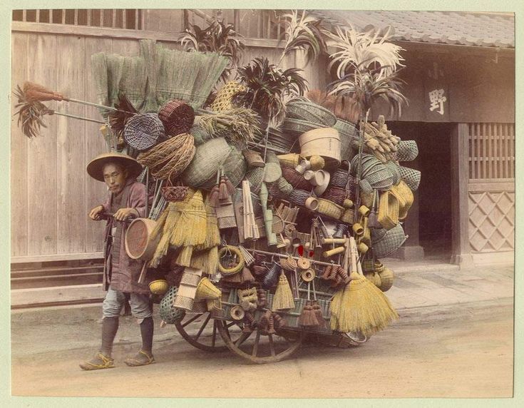 Vendedores no Japão feudal da classe de mercantes distribuíam itens para lojas venderem coisas