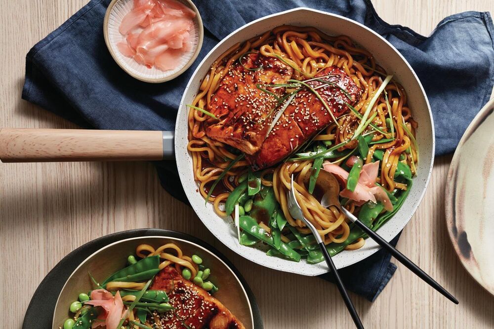 Macarrão japonês no micro-ondas é forma de preparo prático para dias corridos
