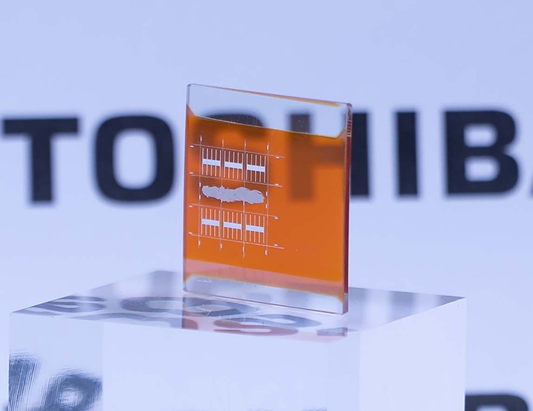 fonte de energia fotovoltaica com bateria solar tandem de baixo custo que utiliza Cu2O