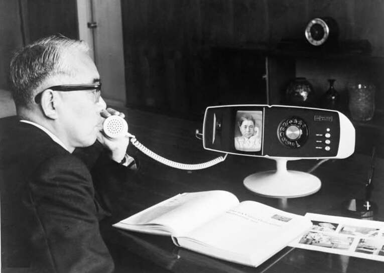 Model 500 View Phone™, o primeiro aparelho de vídeo chamadas colorido do mundo