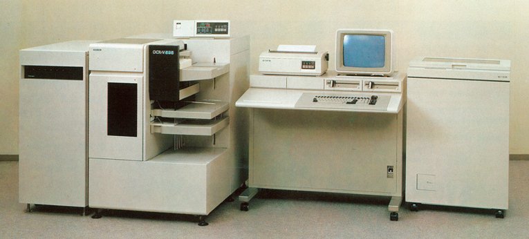 Toshiba OCR-V595, a primeira máquina de reconhecimento óptico de caracteres capazes de ler ideogramas (kanji, katagana, símbolos e números). O equipamento pesava certa de 350kg