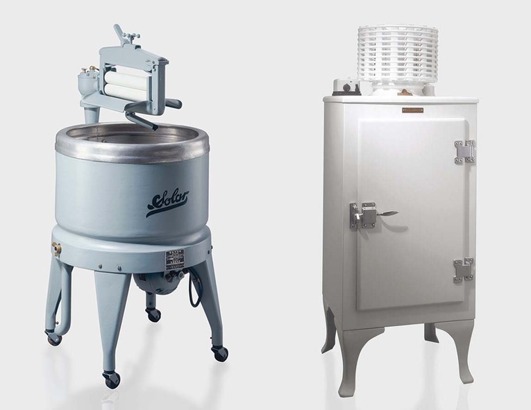 A primeira máquina de lavar (esquerda) e o primeiro refrigerador elétrico (direita) do mundo