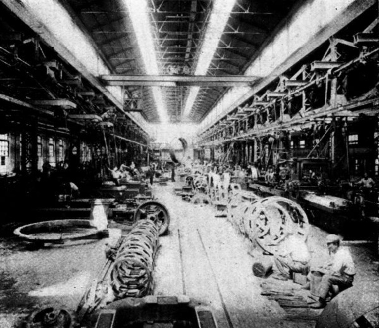 Shibaura Seisaku-sho na década de 30. Por causa da guerra no Pacífico, o governo japonês limitou o uso de aço e metais para as indústrias que não faziam parte do esforço de guerra