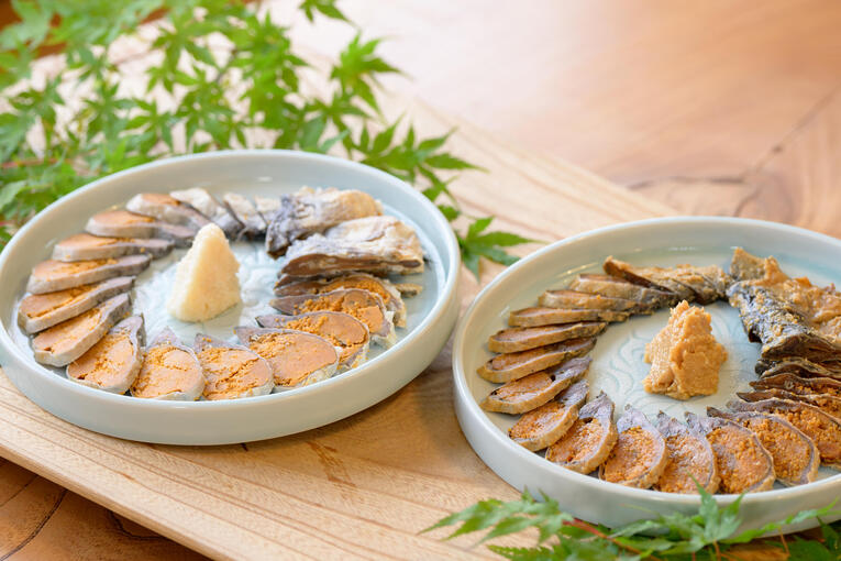 Funazushi, um sushi tradicional da província de Shiga com pelo menos 400 anos de história