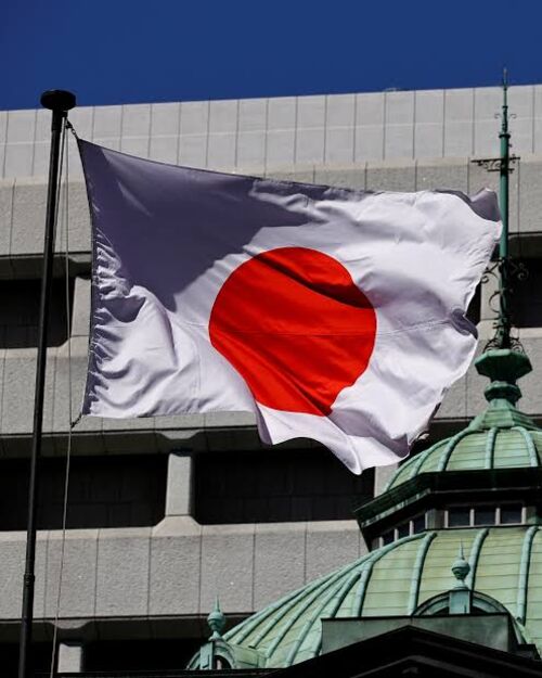 Japão como soft power influencia a percepção de pessoas ao redor do globo, estimula investidores, proporciona economia e mais benefícios. Programa Cool Japan com início em 2013 teve um papel que foi criticado, mas que resultados ocorreram fora do escopo oficial