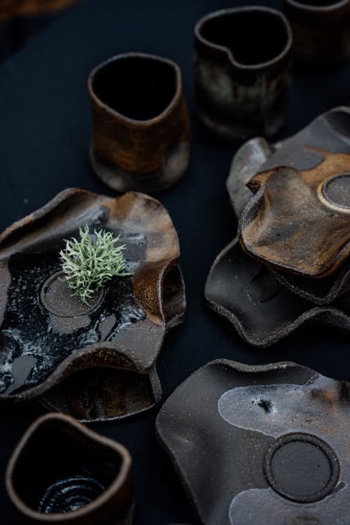 Wabi Sabi é uma palavra japonesa que fala da beleza do imperfeito. Ter esse conceito aplicado na vida vai dar mais paz de espírito e ter um olhar compreensivo que nada nessa vida é perfeito. Sendo que o conceito de perfeito segue padrões